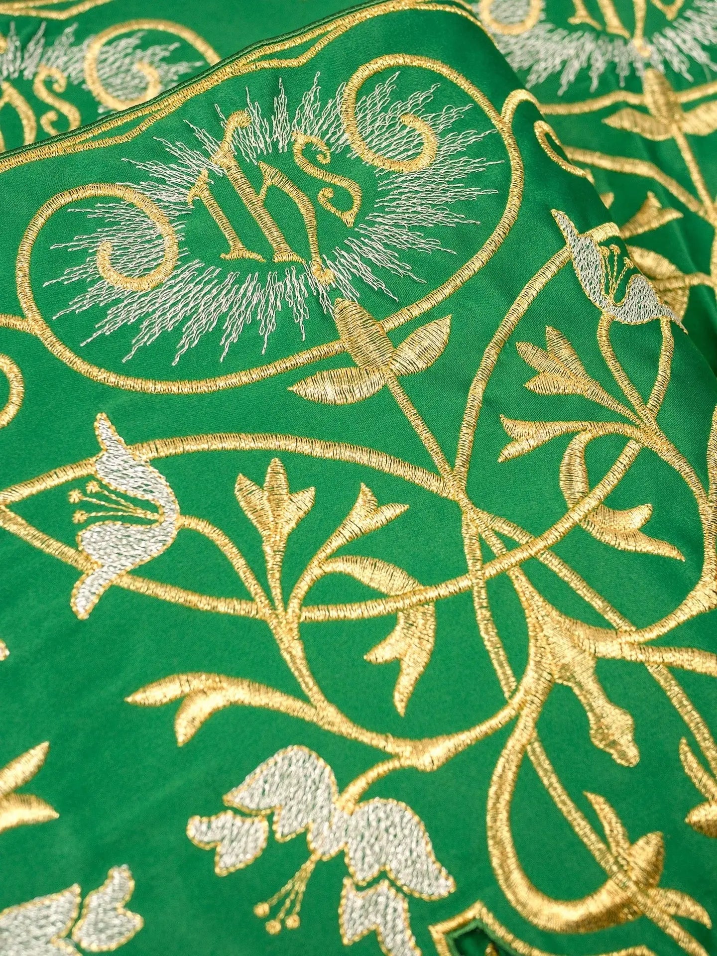 Mètre avec monogramme IHS en vert