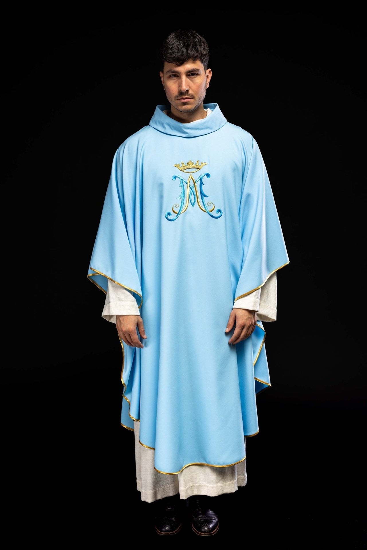 Niebieski ornat haftowany motyw Maryjny