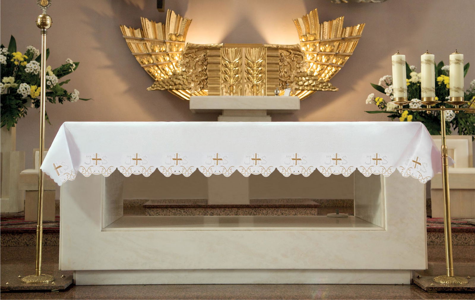 Obrus ołtarzowy z haftem czołowym IHS i krzyża