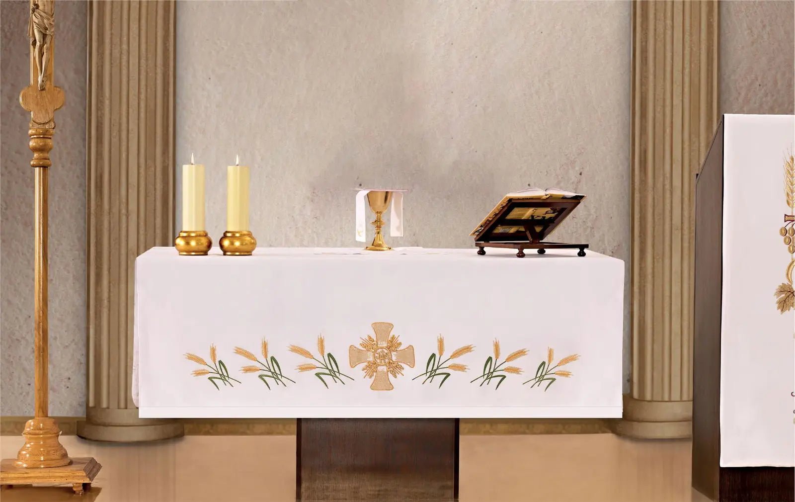 Nappe d'autel avec broderie avant de croix et d'épis