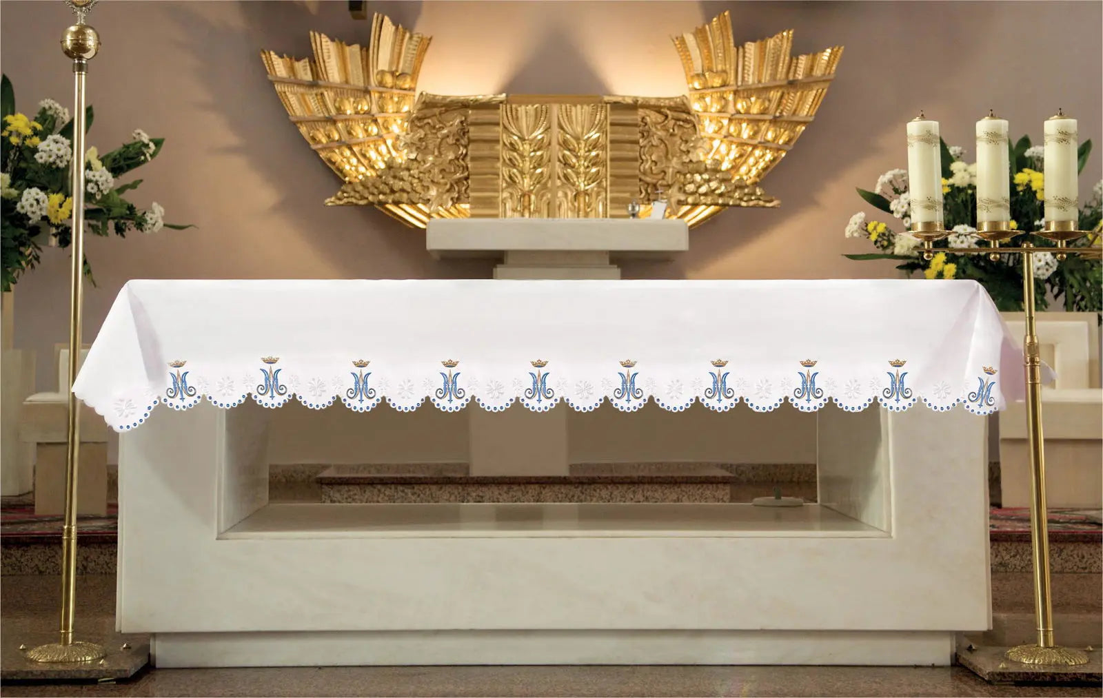 Altar cloth with frontal embroidery with Marian motif