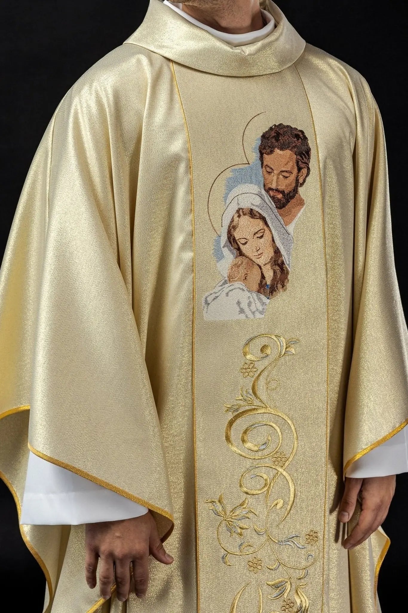 Chasuble scintillante avec l'image de la Sainte Famille