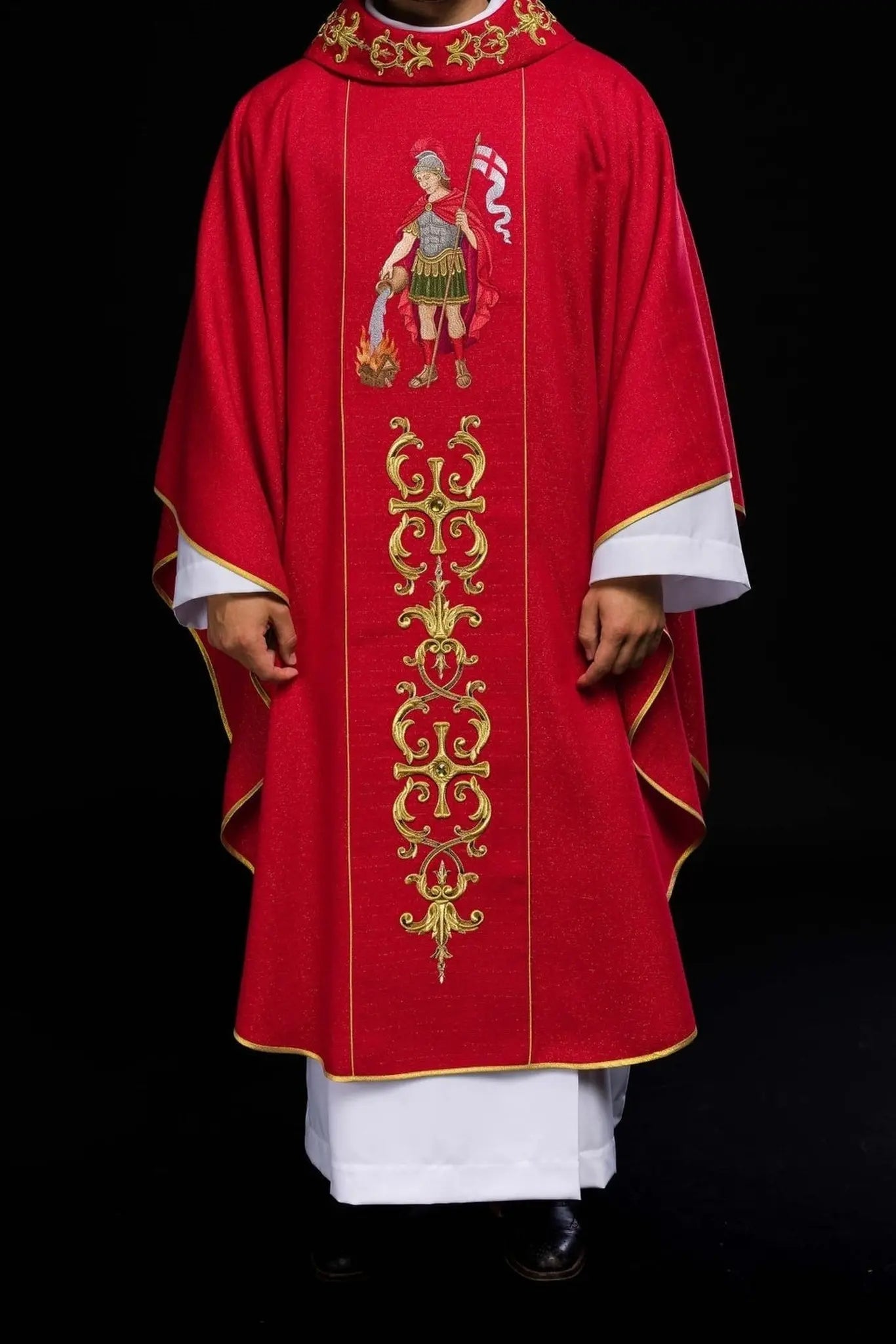 Chasuble richement brodée mettant en vedette Saint Florian