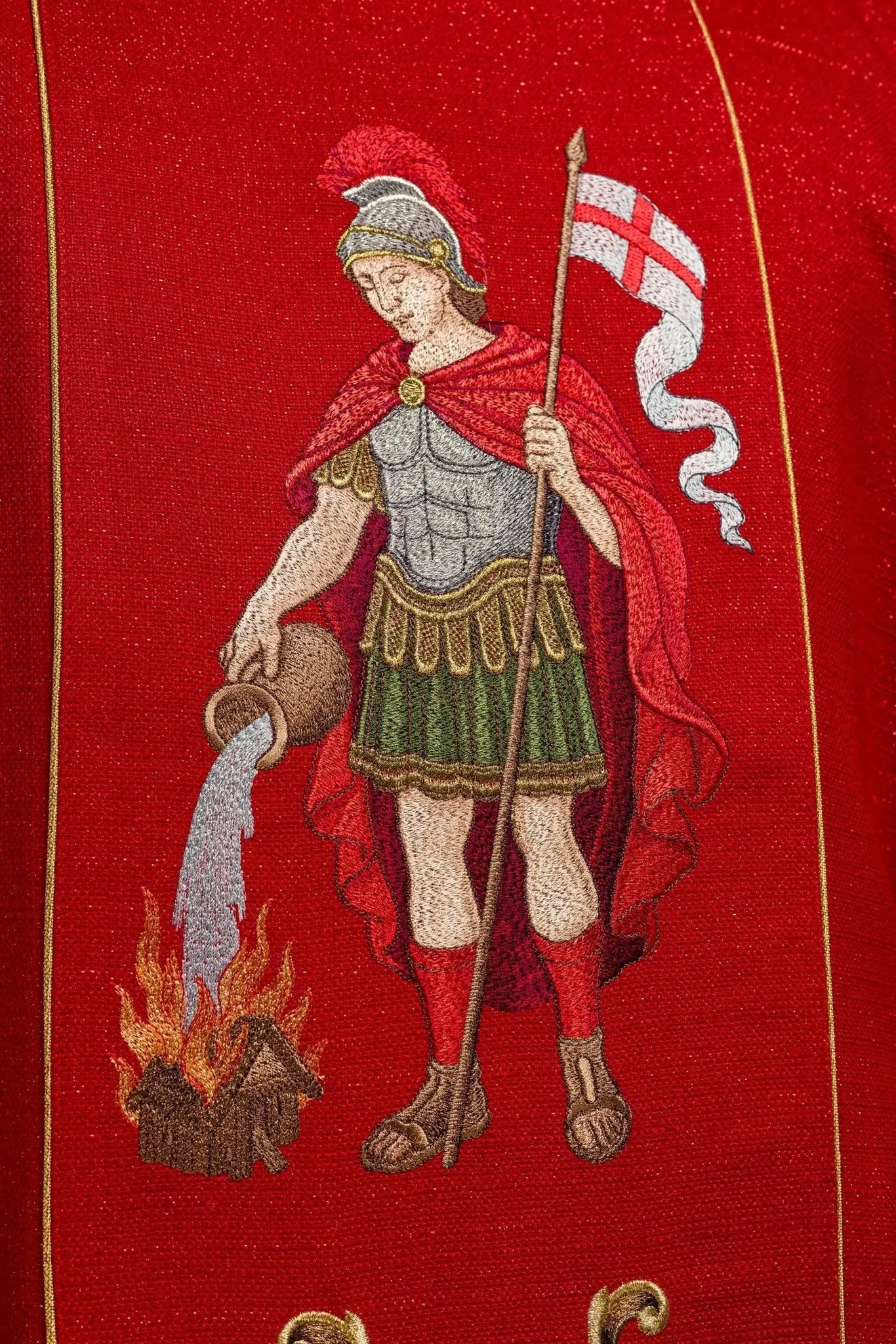 Chasuble richement brodée mettant en vedette Saint Florian