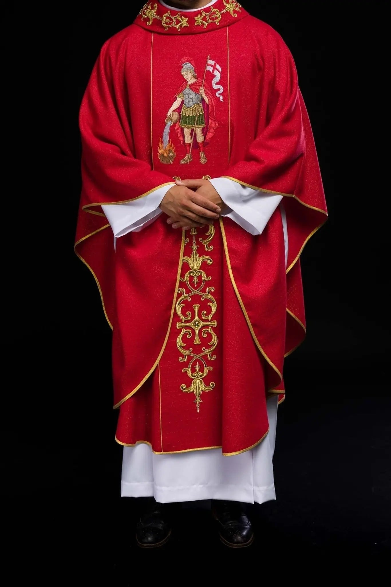Chasuble richement brodée mettant en vedette Saint Florian