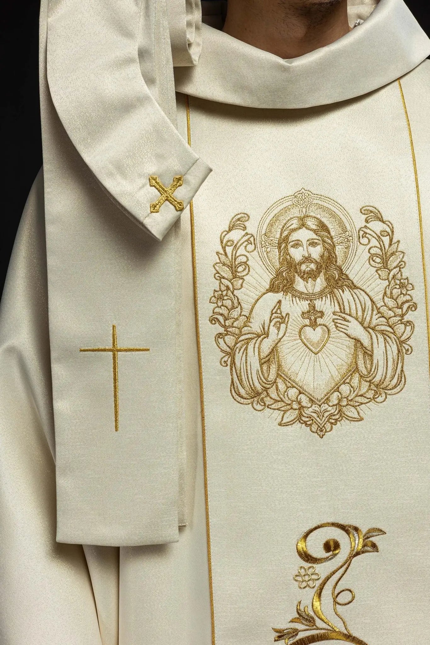 Chasuble écrue avec l'image du Sacré-Cœur de Jésus