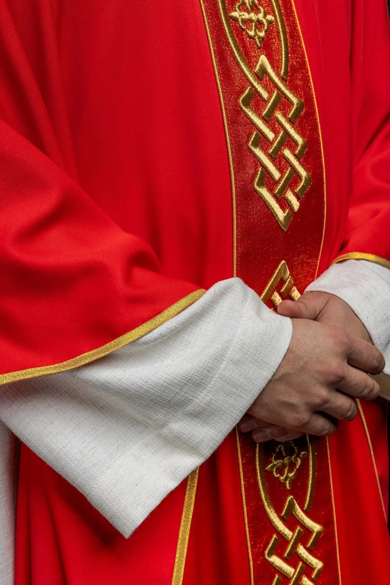 Embroidered chasuble Red with gold Cross motif