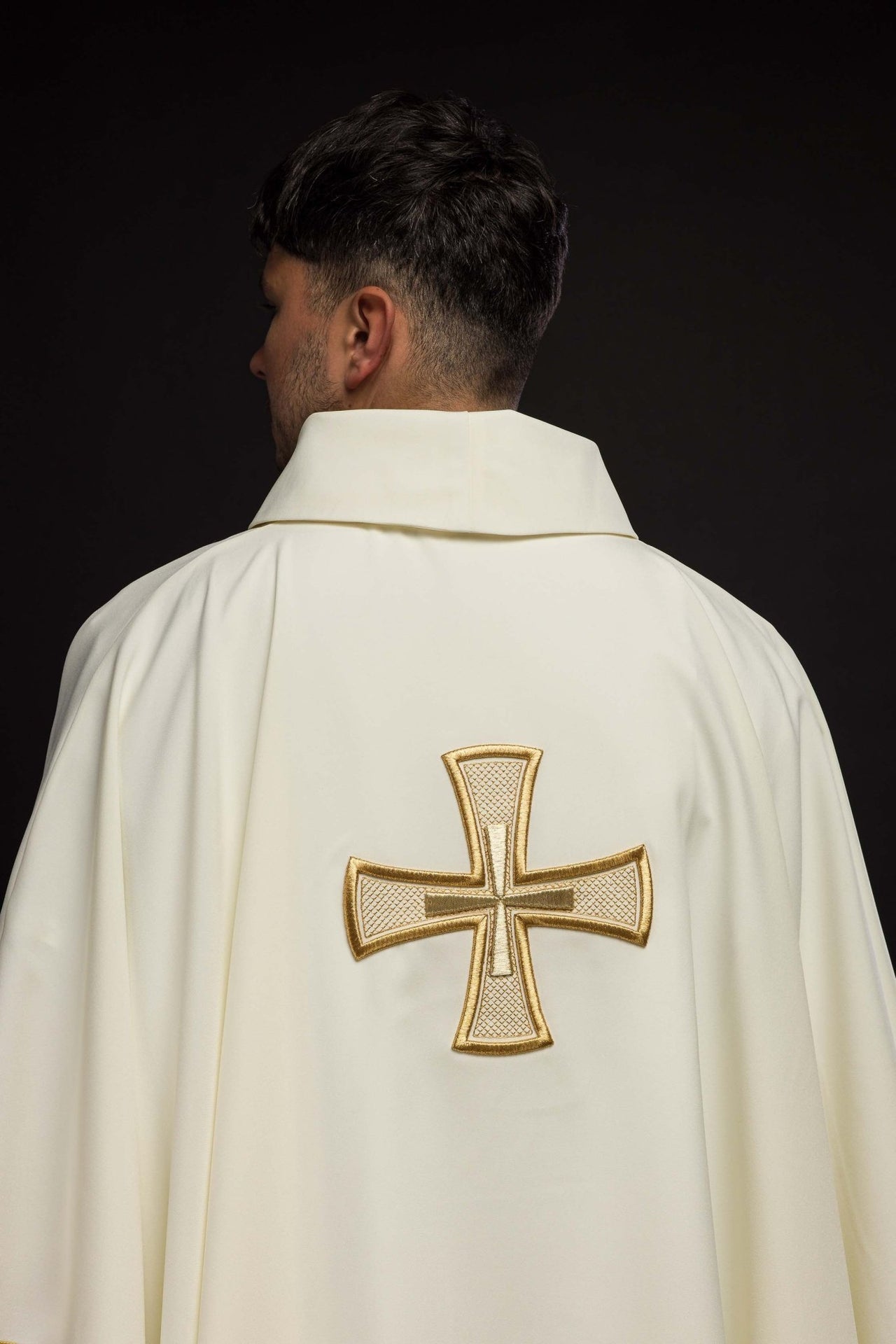 Ornat haftowany IHS ecru