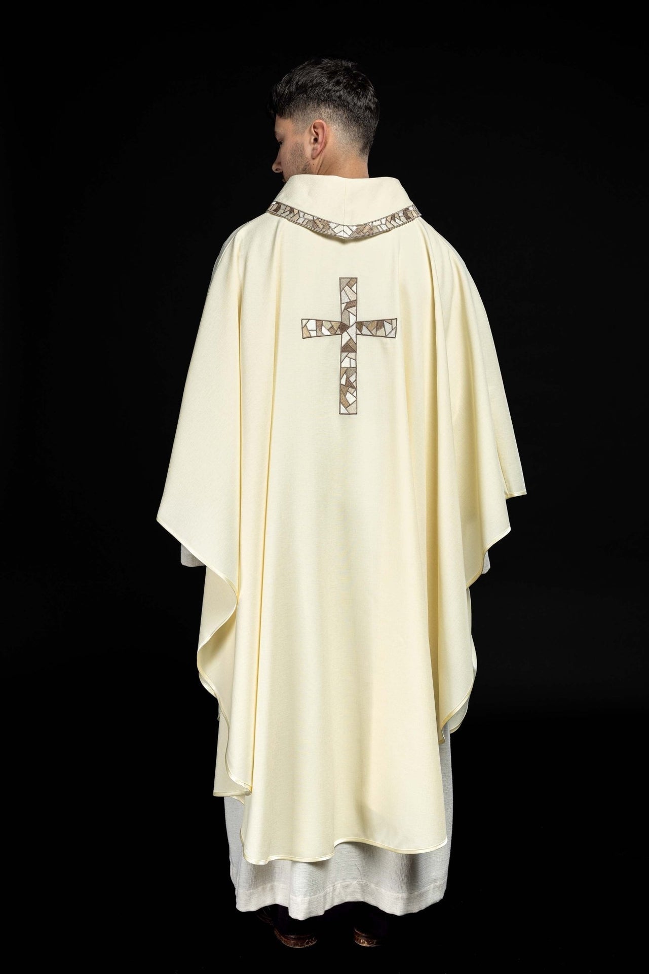 Ornat haftowany Krzyż ecru