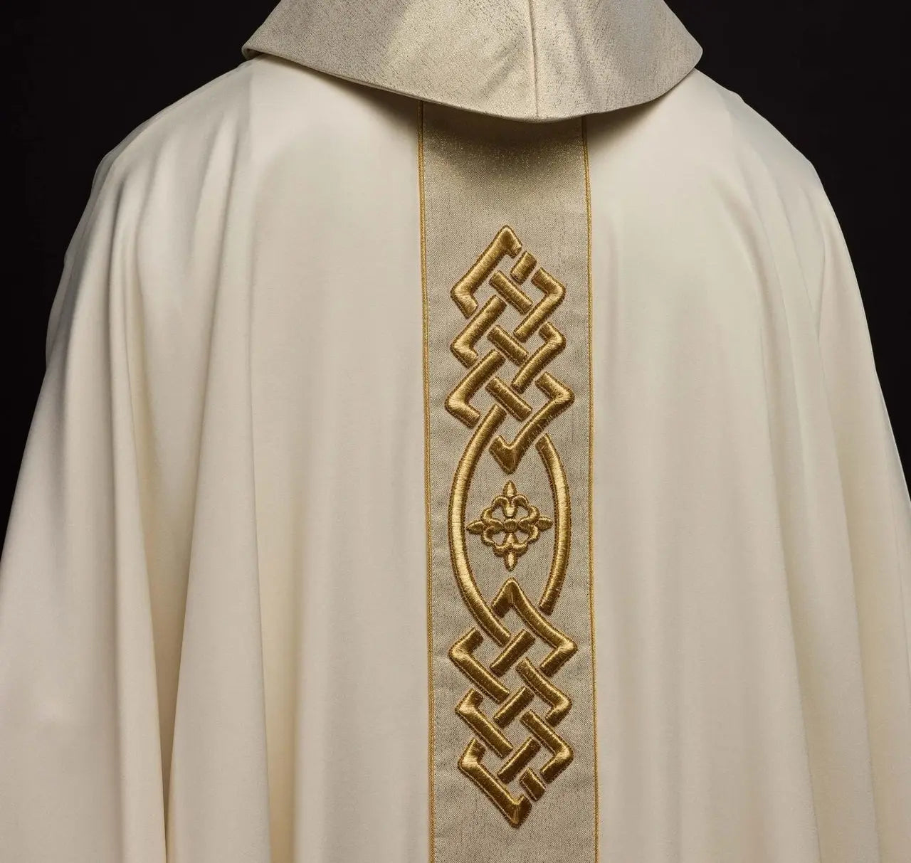 Embroidered cross ecru chasuble