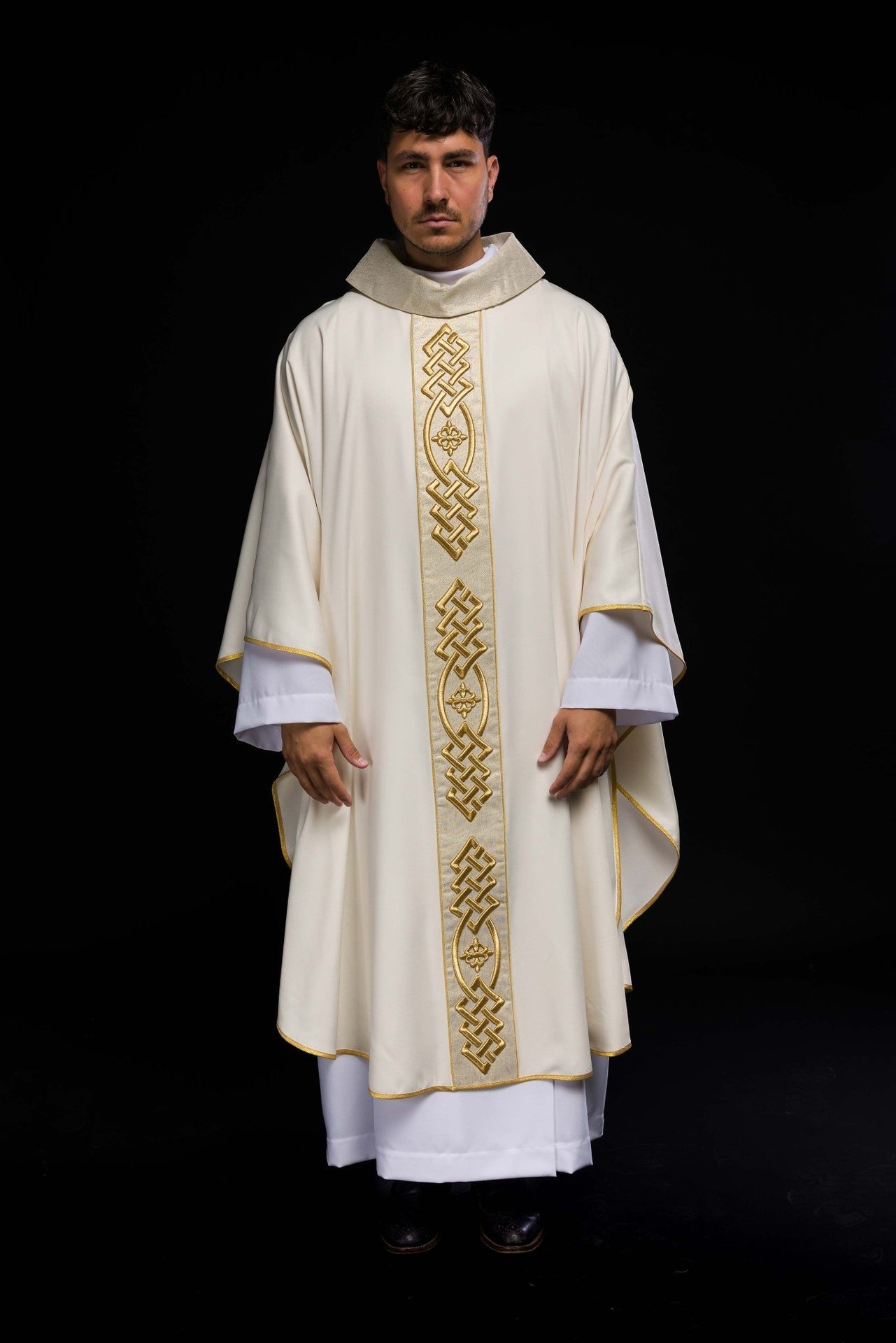 Ornat haftowany Krzyż ecru