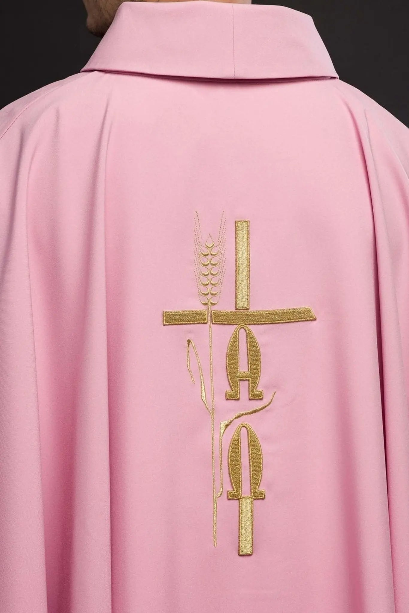 Chasuble brodée Croix et IHS Rose