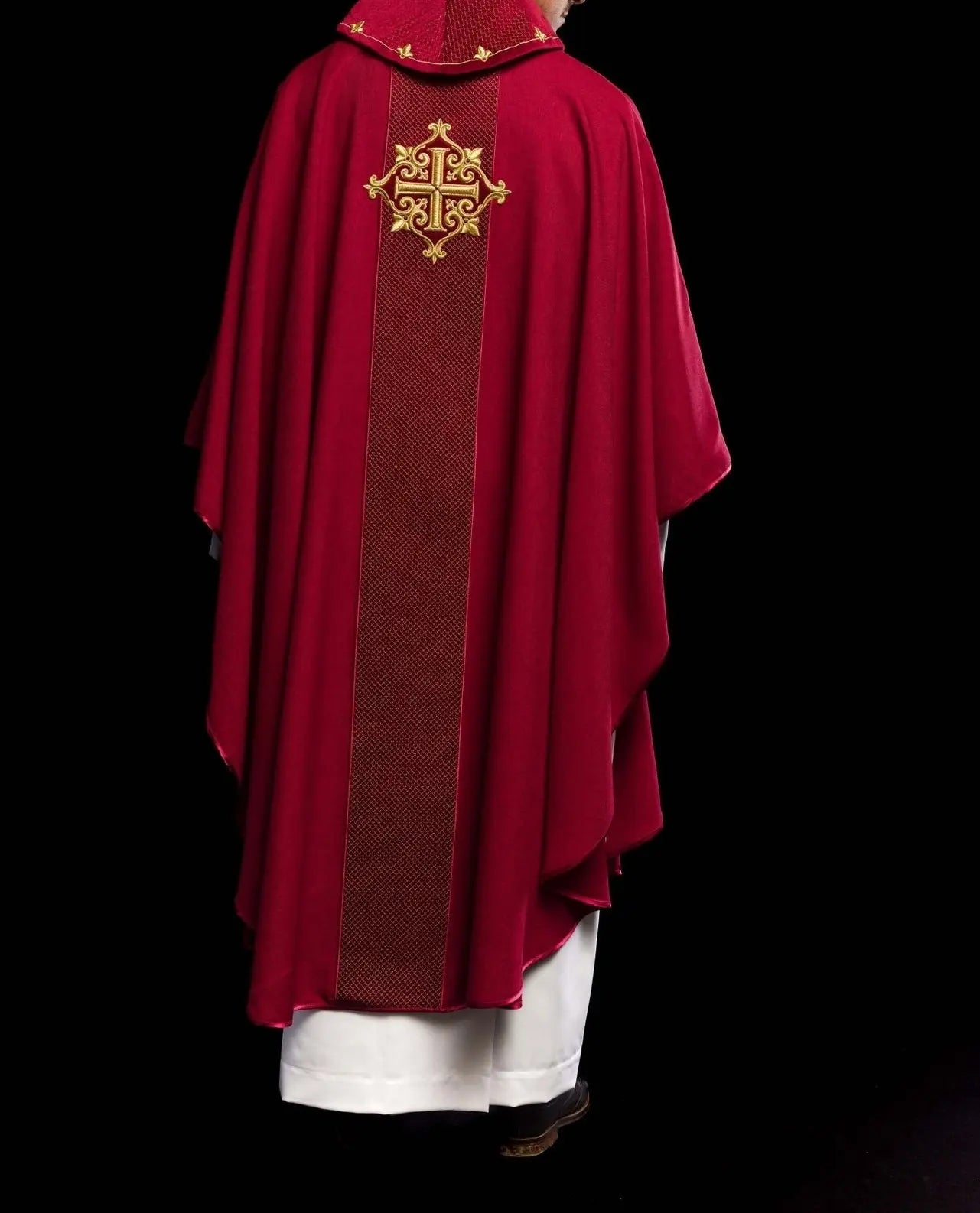 Chasuble brodée sur velours avec le symbole de la Croix Rouge