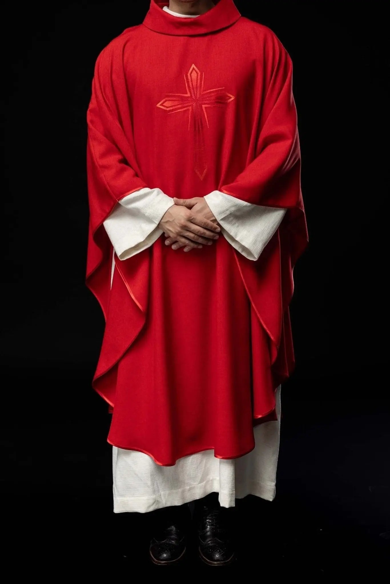 Chasuble brodée en rouge