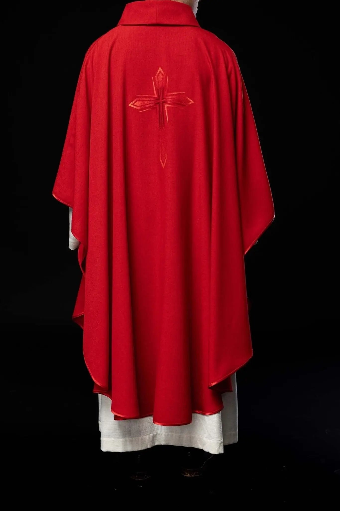 Chasuble brodée en rouge