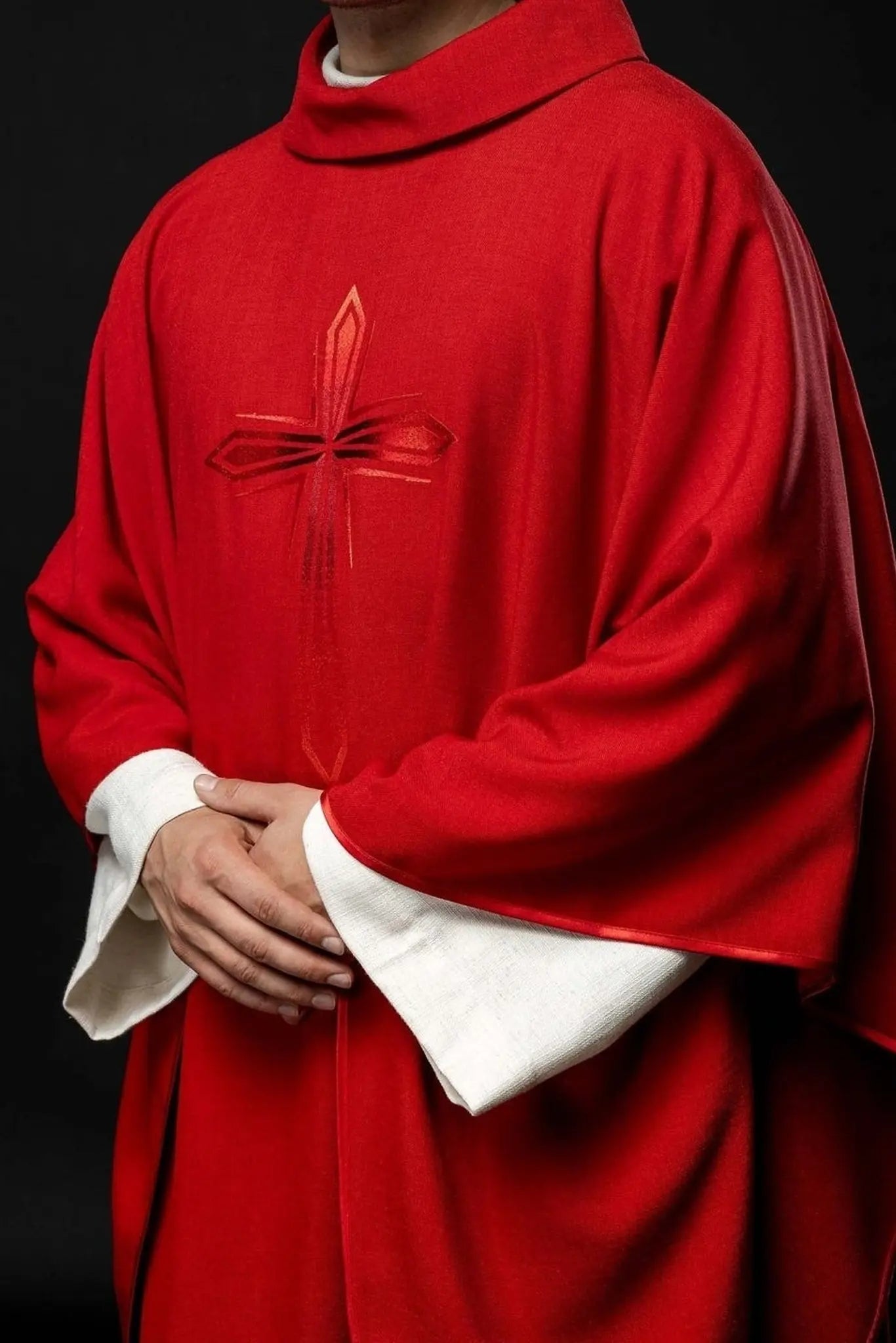 Chasuble brodée en rouge