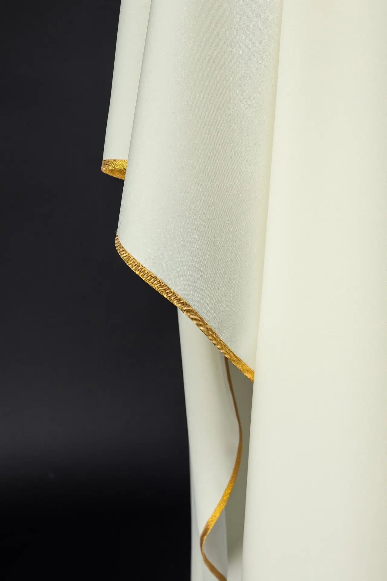 Embroidered chasuble with lamb motif in ecru color