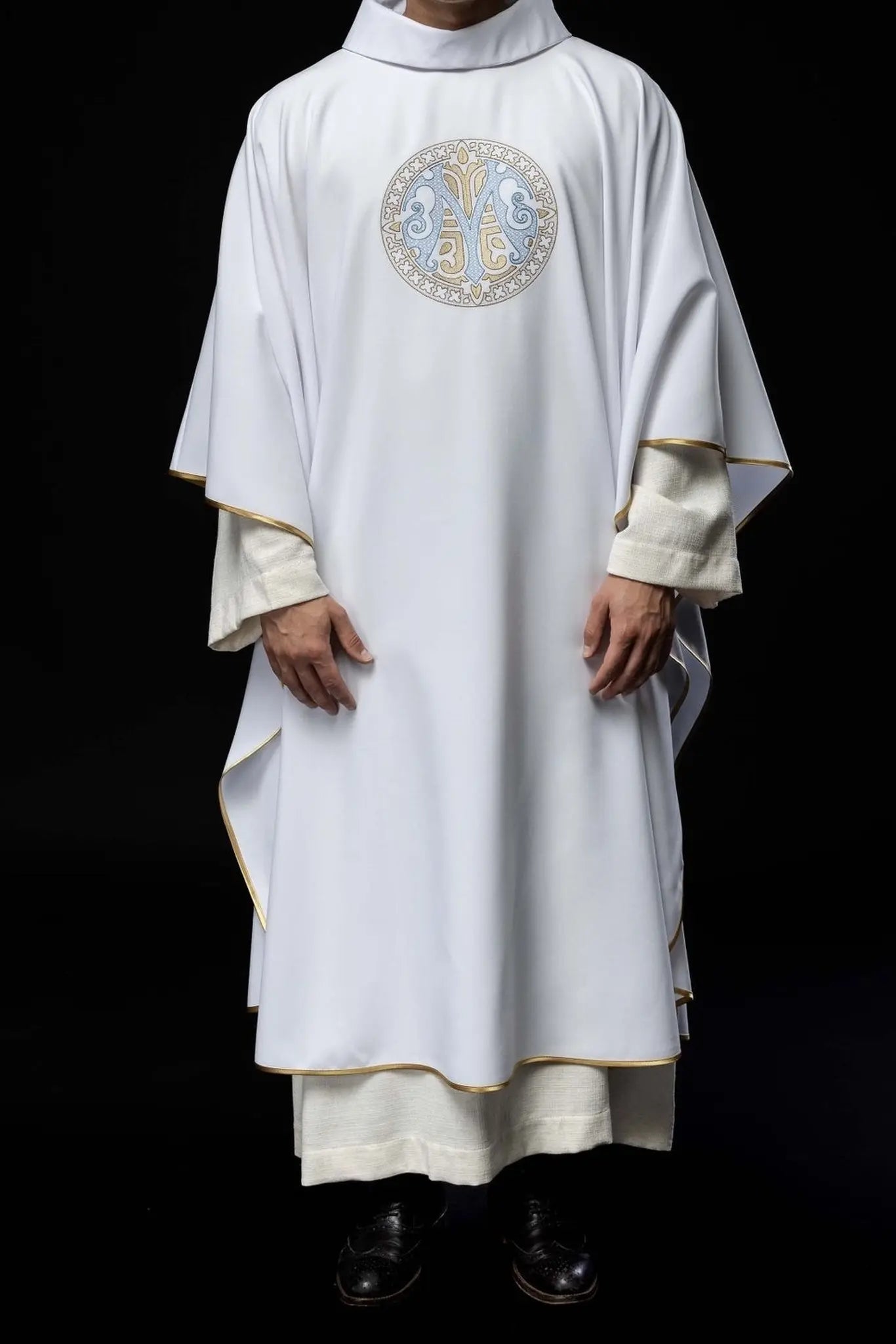 Chasuble mariale brodée – blanche