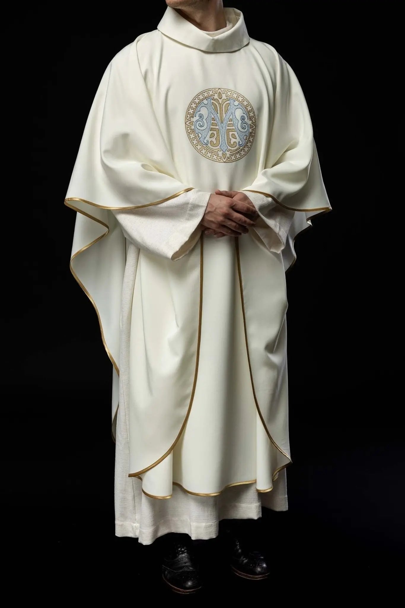 Chasuble mariale brodée – Écru