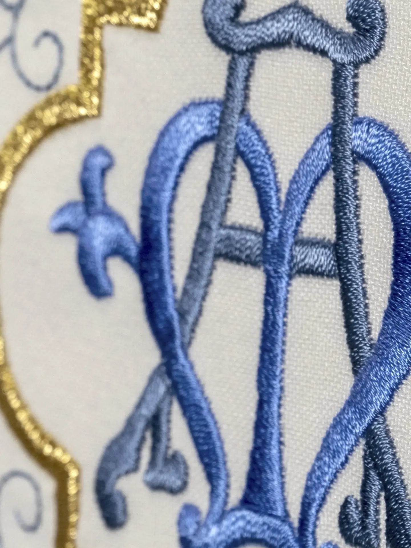 Embroidered chasuble with Marian motif ecru