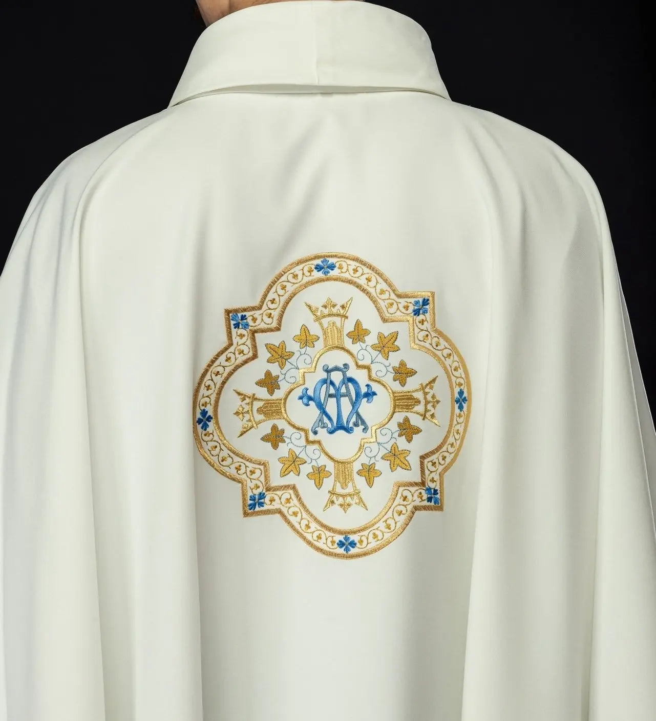 Embroidered chasuble with Marian motif ecru