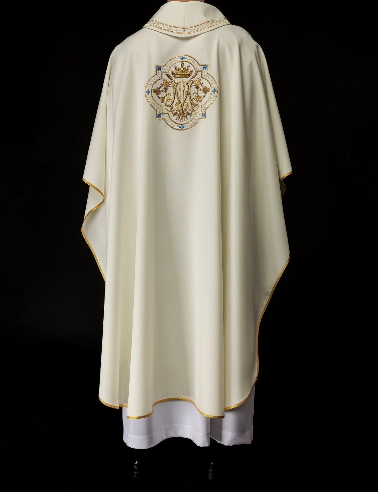 Embroidered chasuble with Marian motif ecru