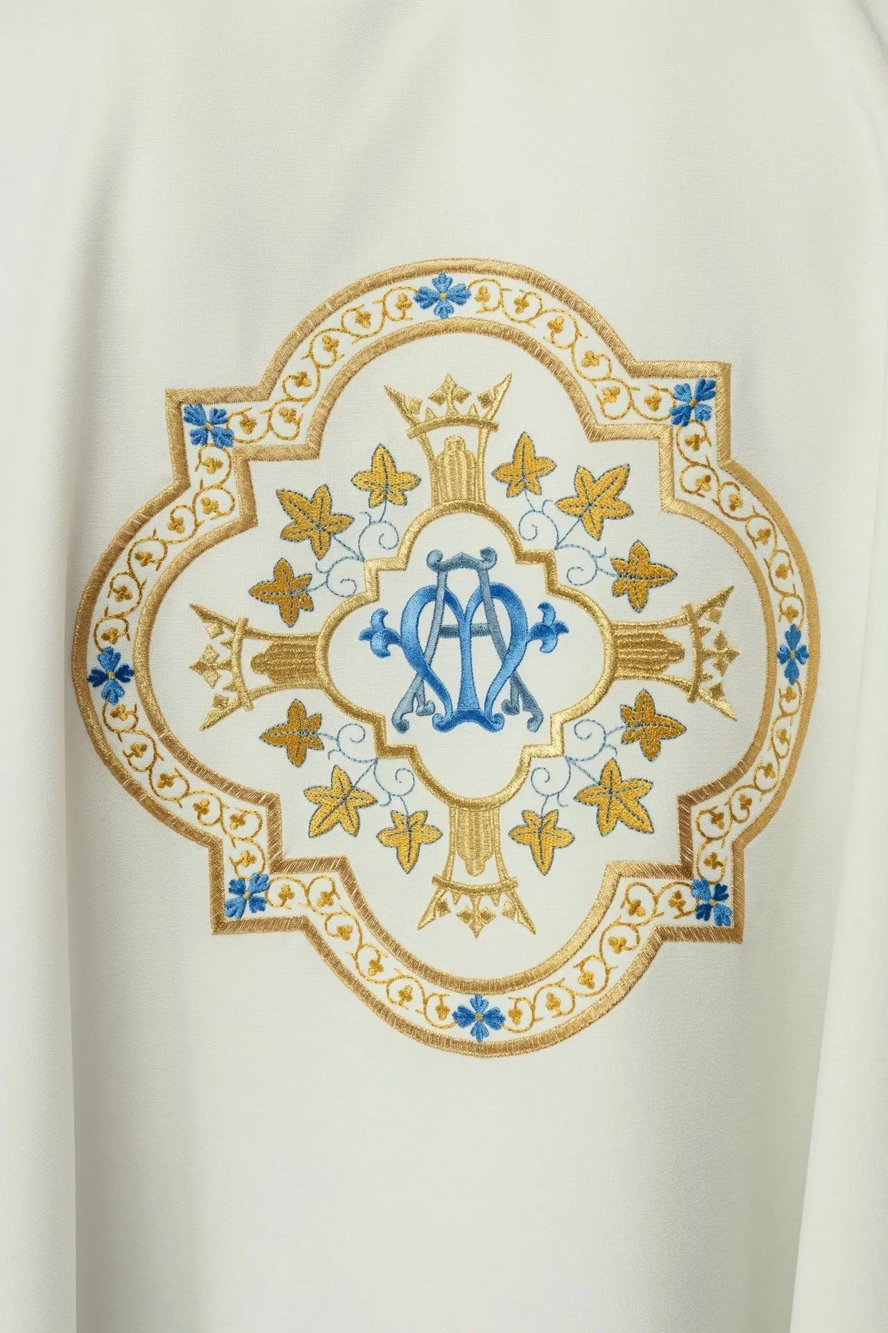 Embroidered chasuble with Marian motif ecru