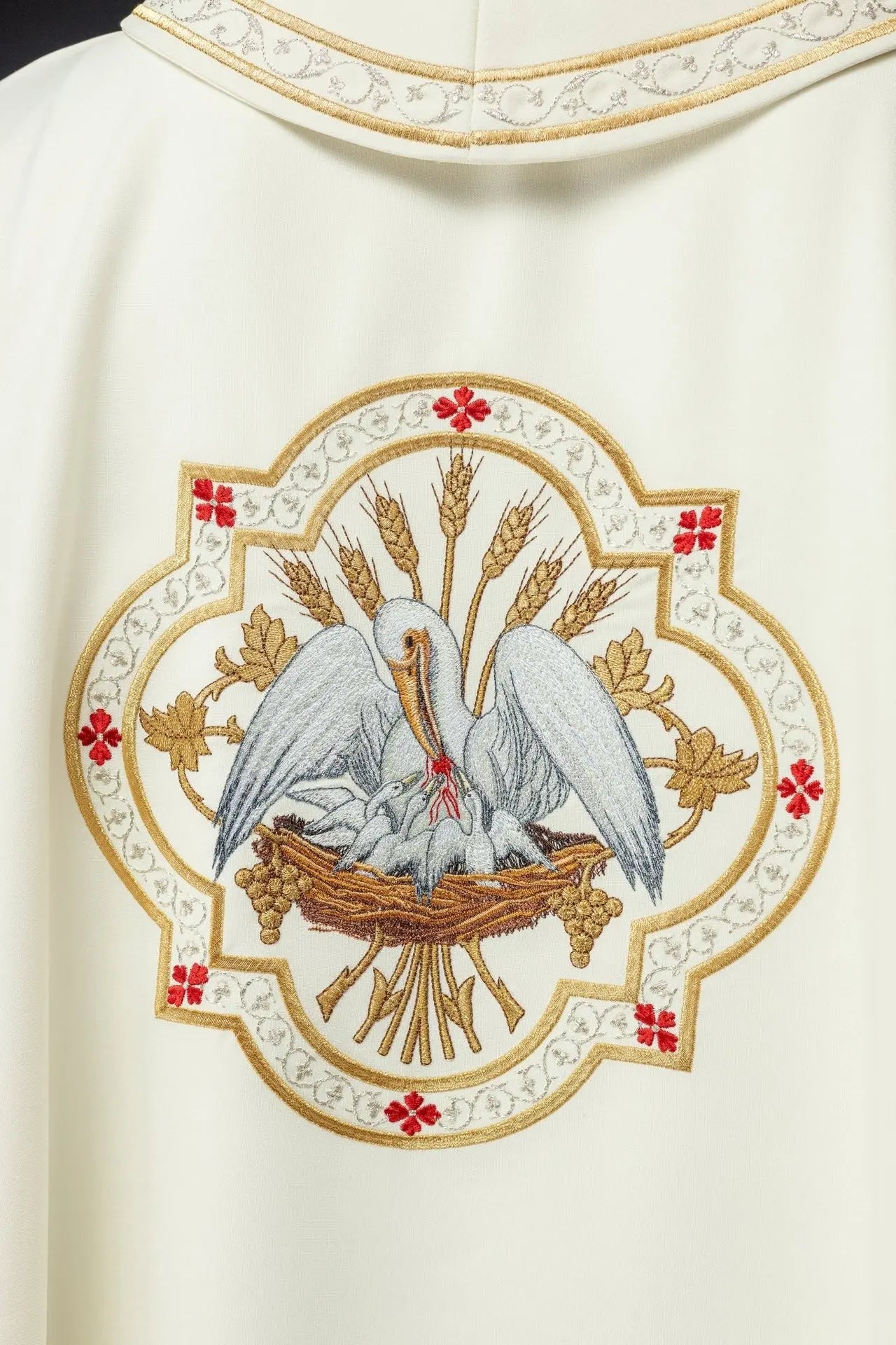 Embroidered chasuble with Pelican motif ecru