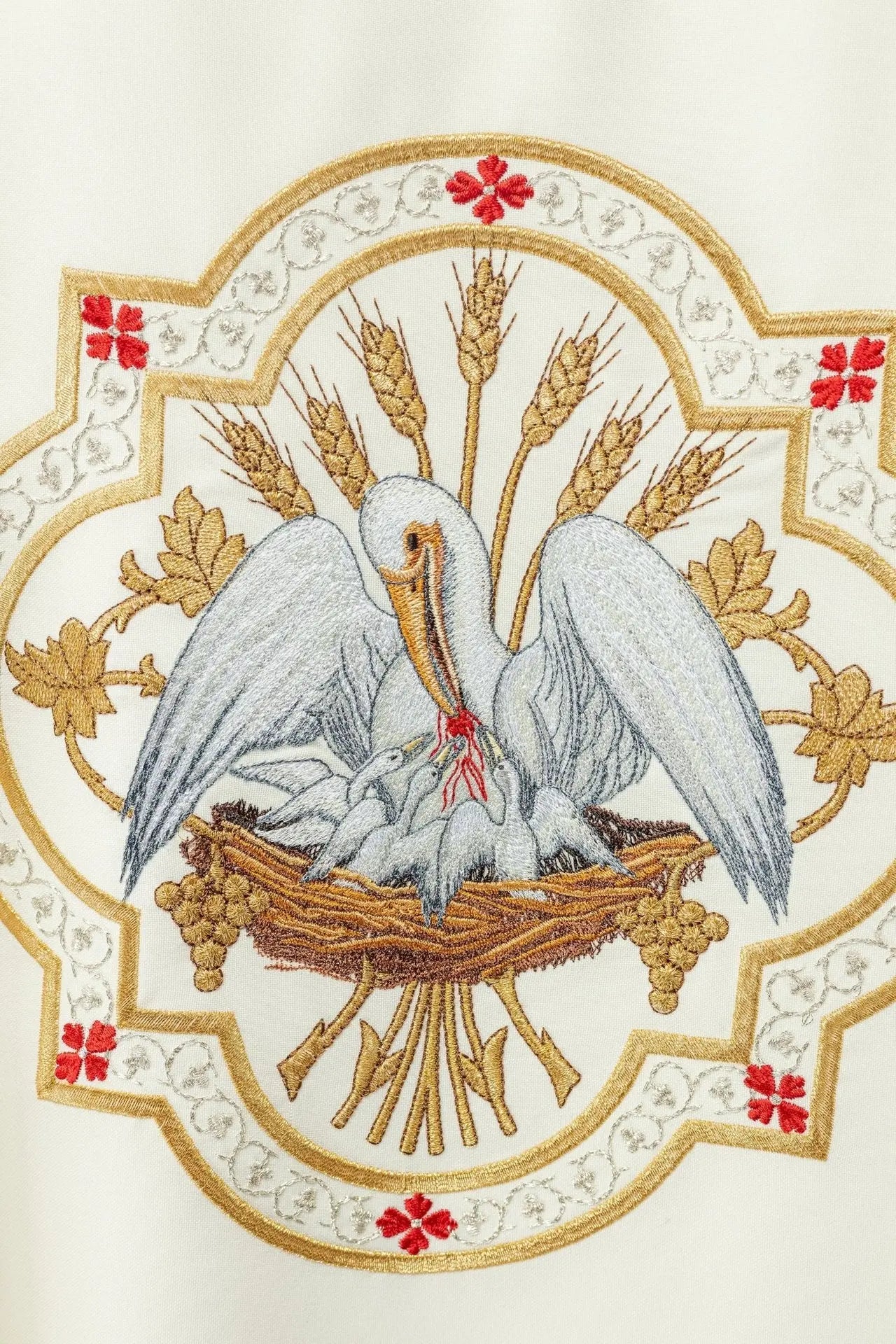 Embroidered chasuble with Pelican motif ecru