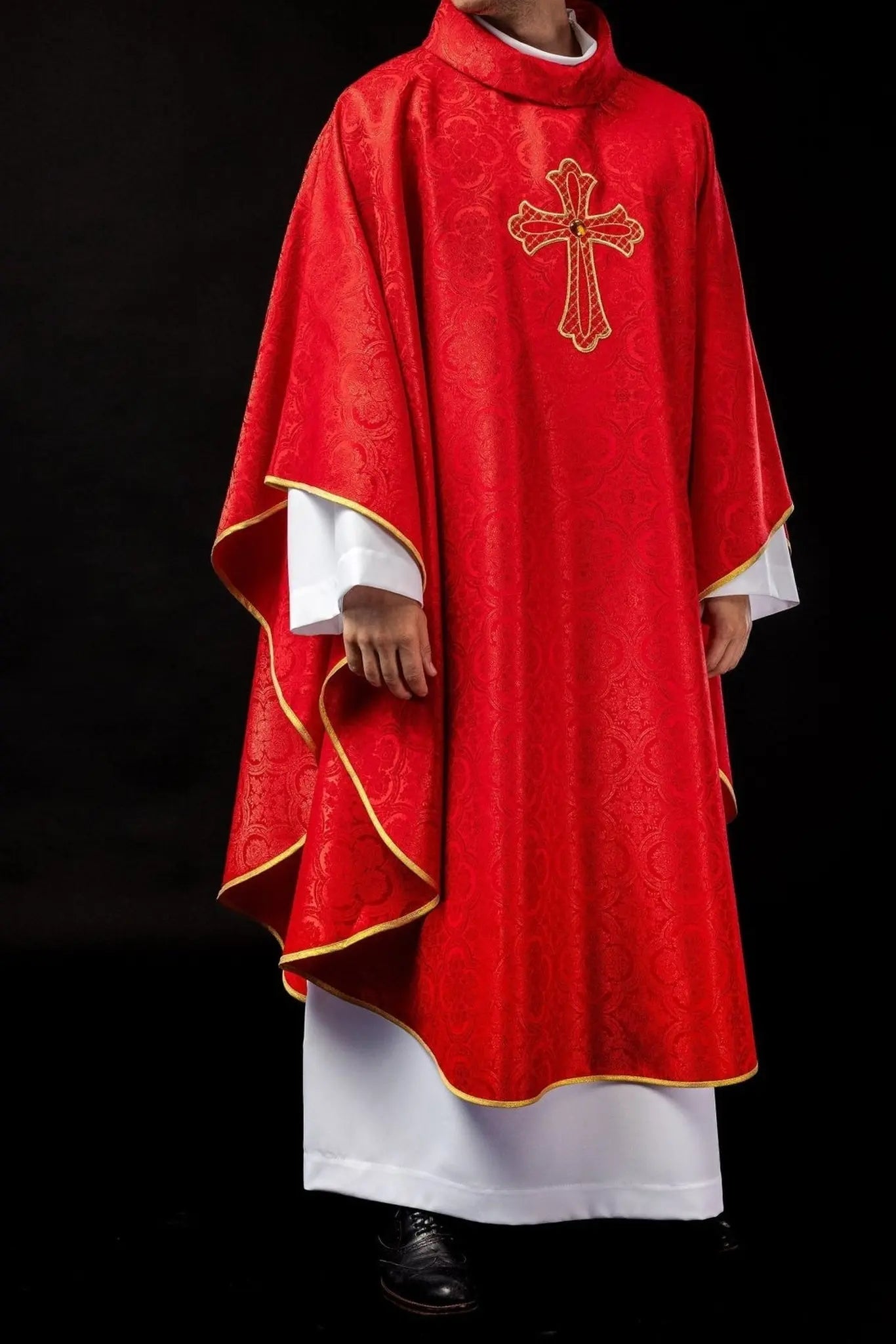 Chasuble brodée avec symbole de la croix Rouge