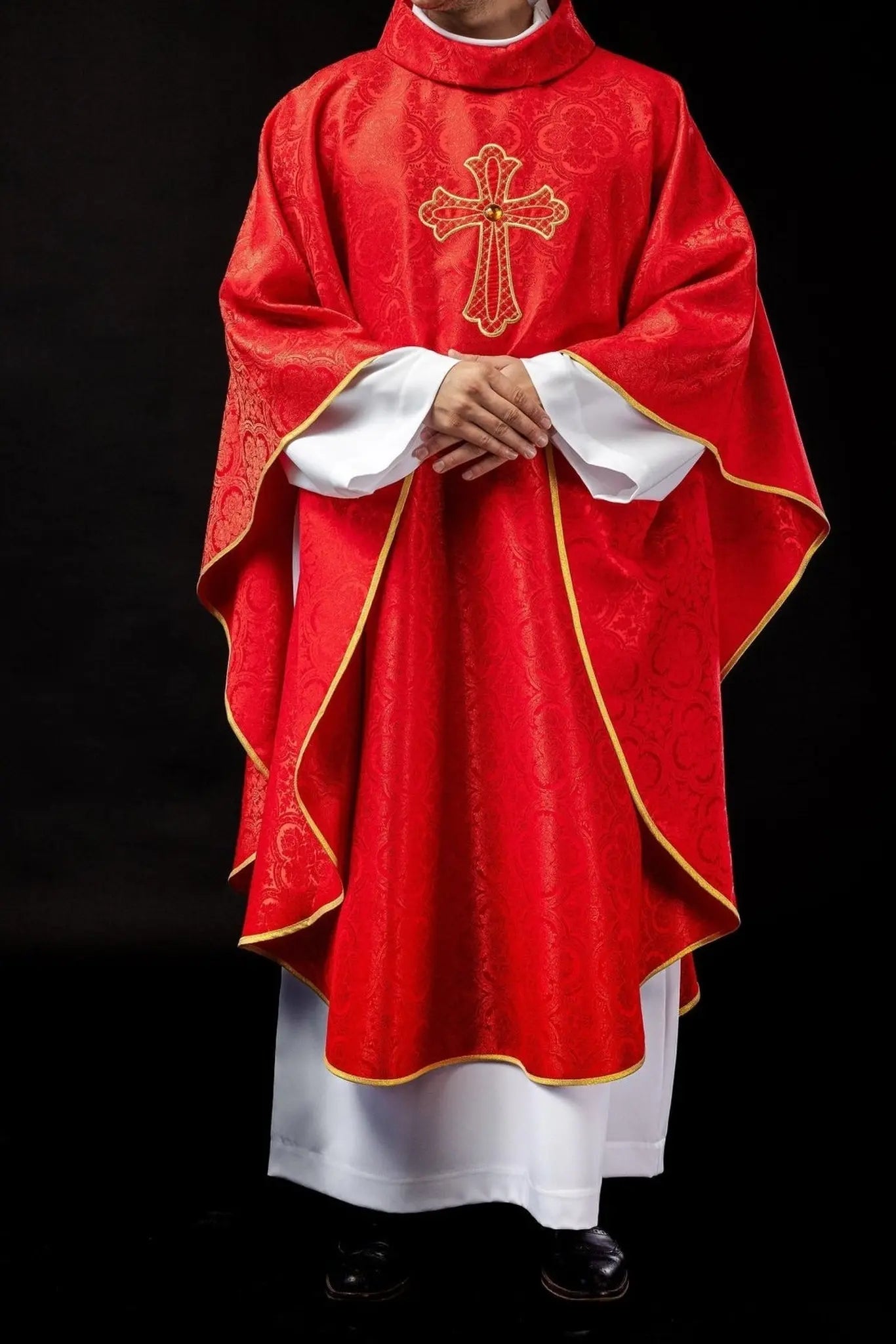 Embroidered chasuble with symbol of the cross Red
