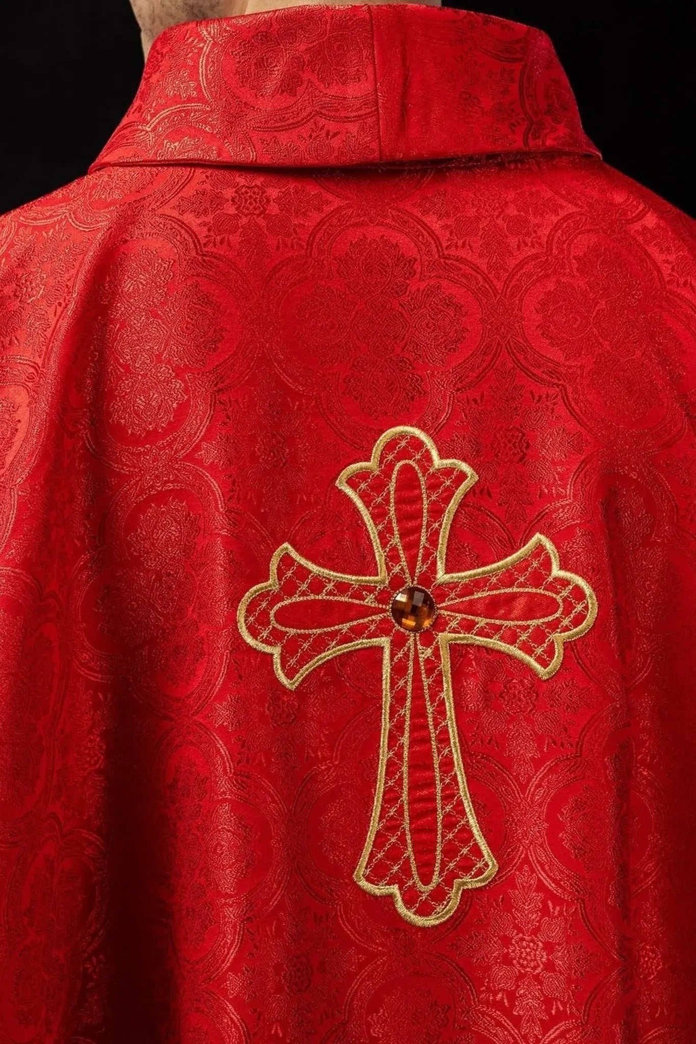 Embroidered chasuble with symbol of the cross Red