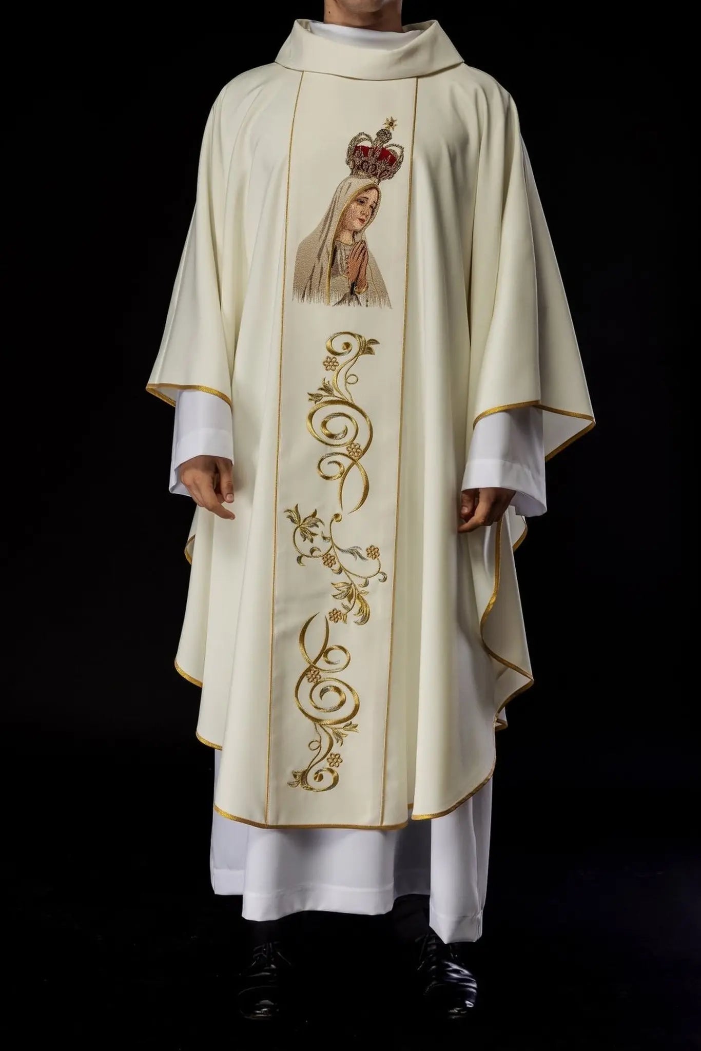 Chasuble brodée avec l'image de Notre-Dame de Fatima