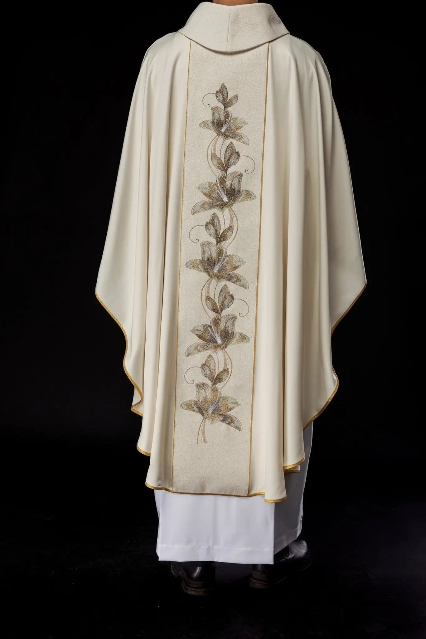 Chasuble brodée avec l'image de Notre-Dame de Guadalupe