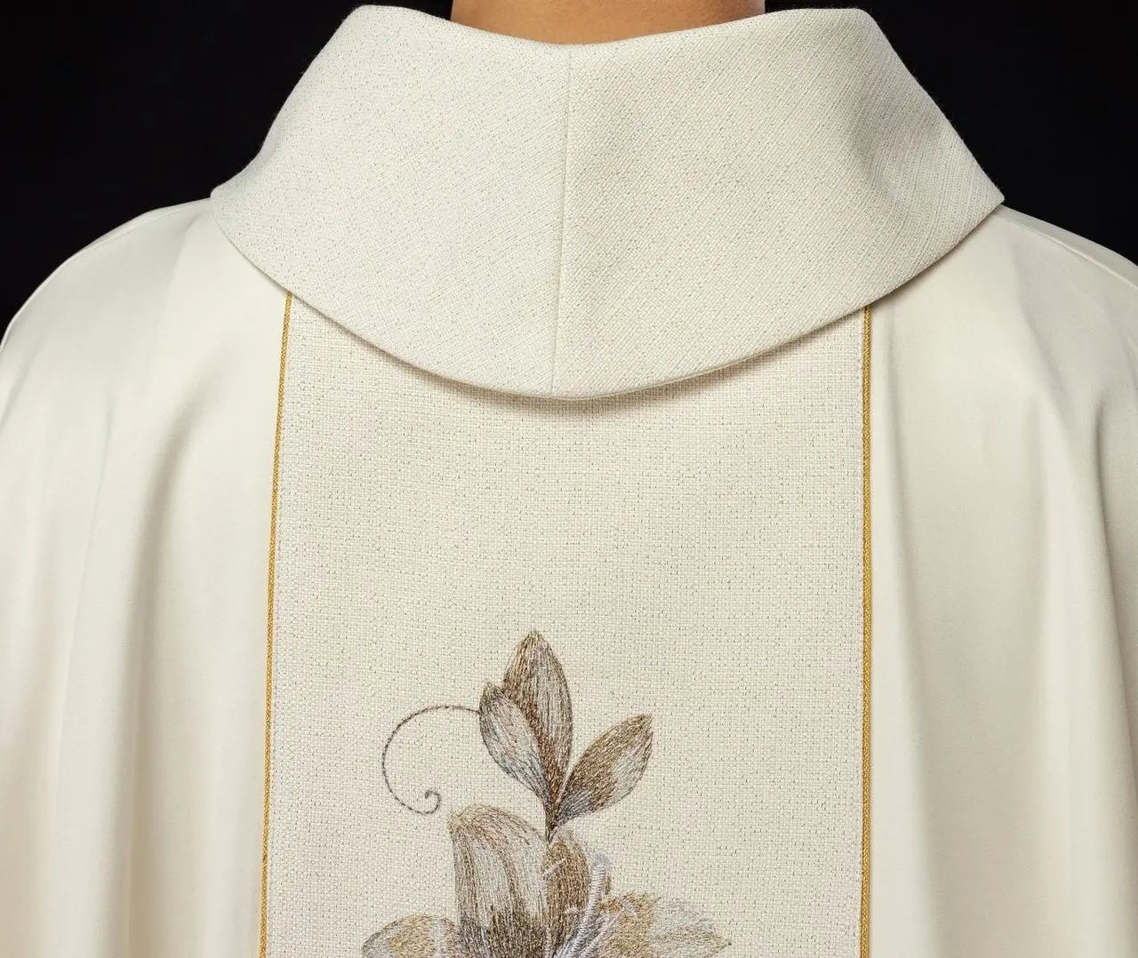 Chasuble brodée avec l'image de Notre-Dame de Guadalupe