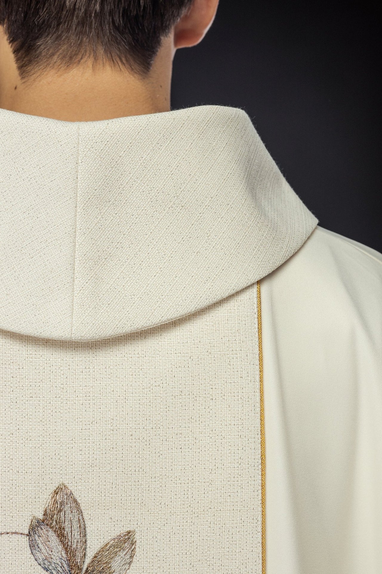 Ornat haftowany z wizerunkiem Matki Boskiej Guadalupe