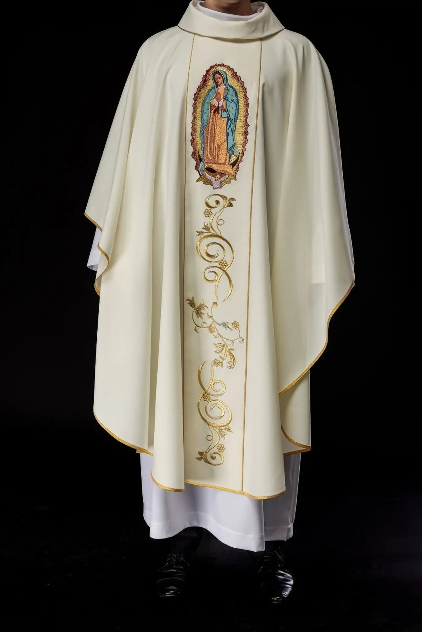Chasuble brodée avec l'image de Notre-Dame de Guadalupe