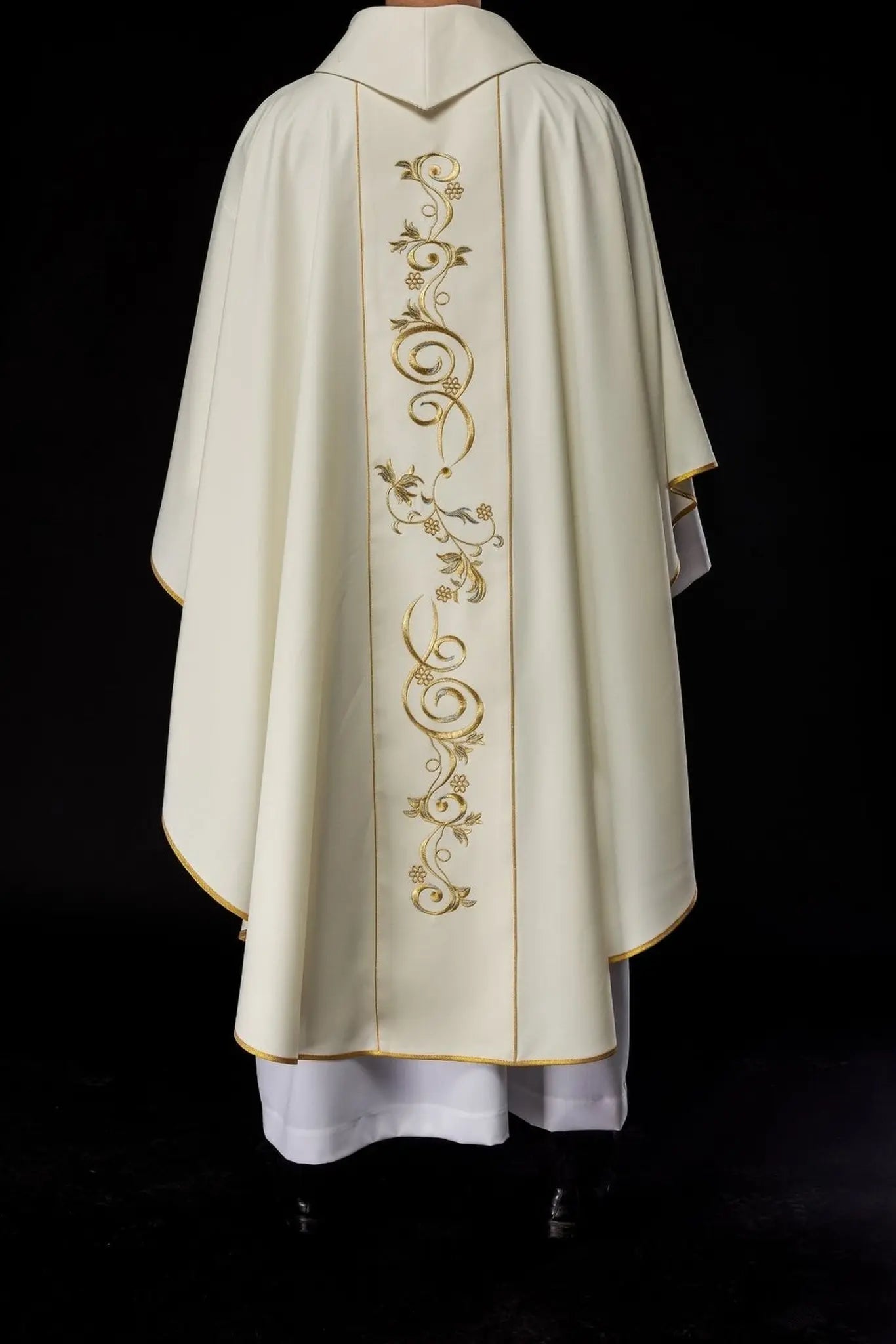 Chasuble brodée avec l'image de Notre-Dame de Guadalupe