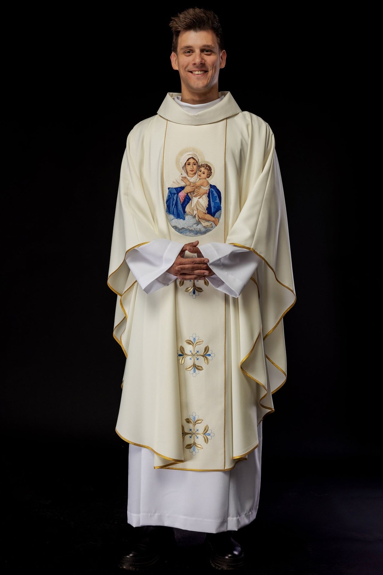 Ornat haftowany z wizerunkiem Matki Bożej z Dzieciątkiem