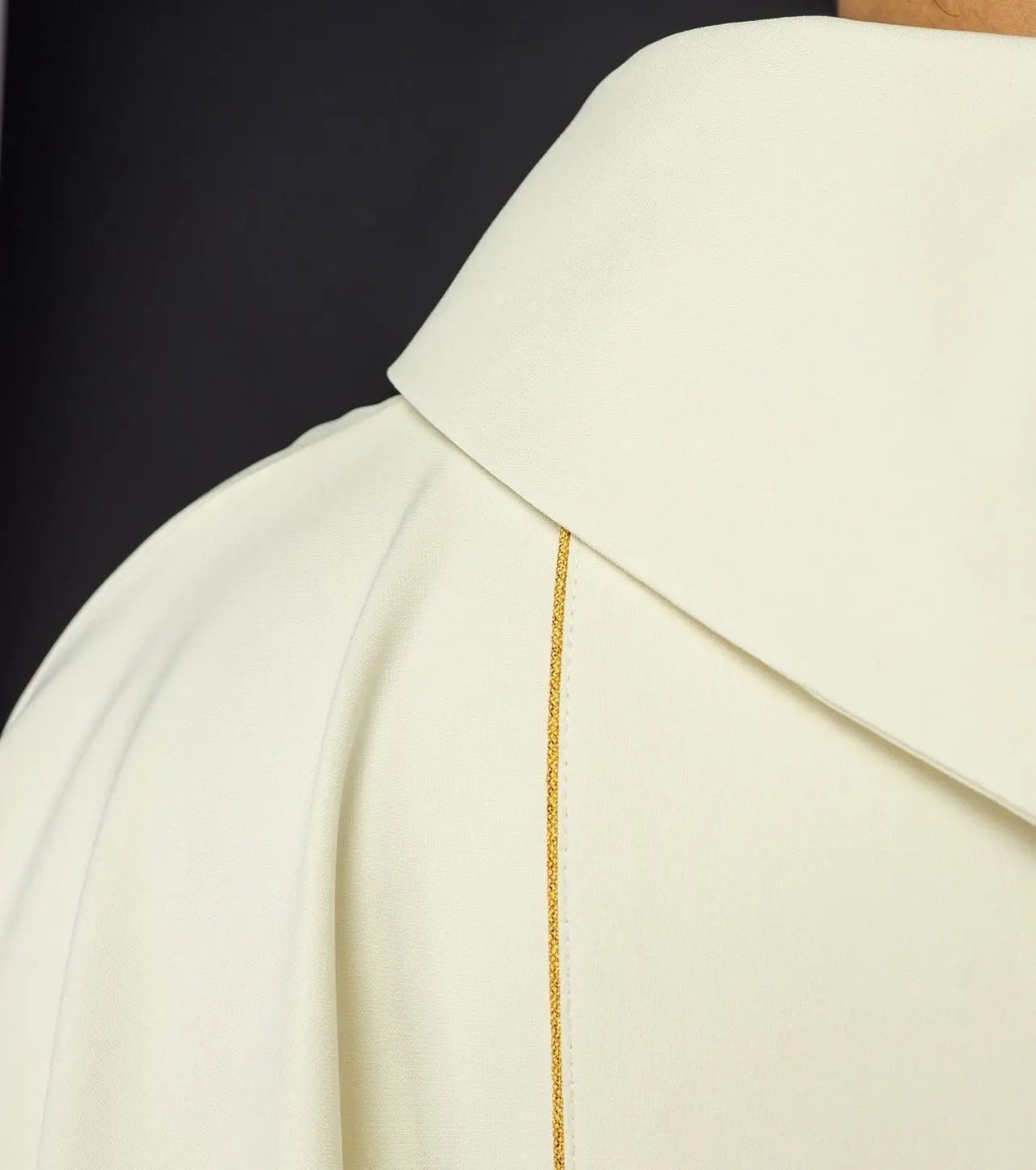 Chasuble brodée avec une image du Cœur de Marie