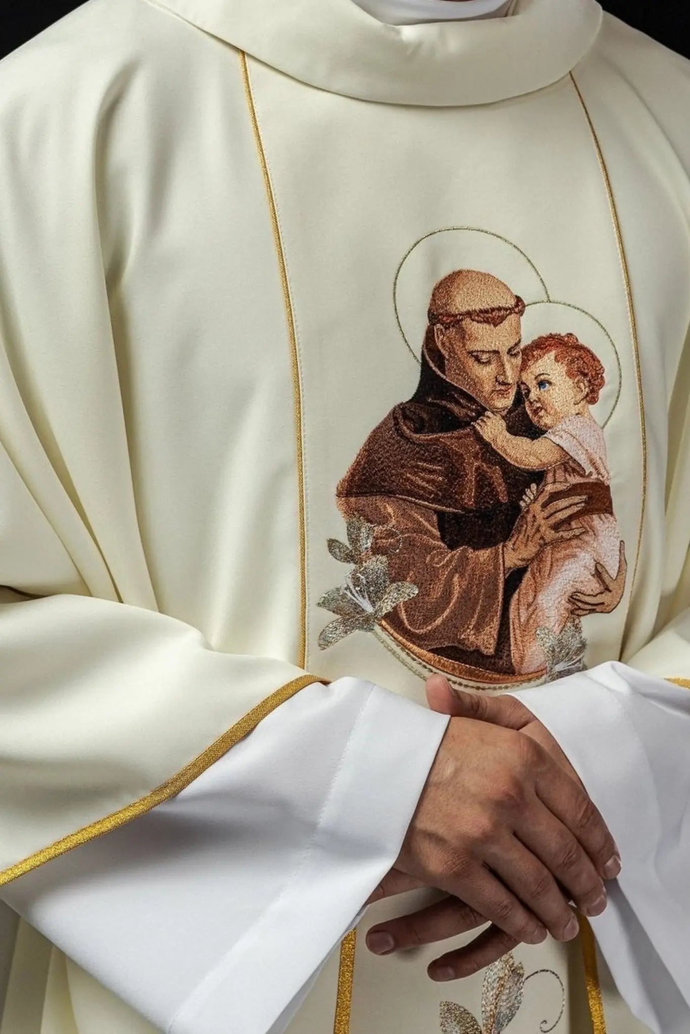 Chasuble brodée avec l'image de Saint Antoine
