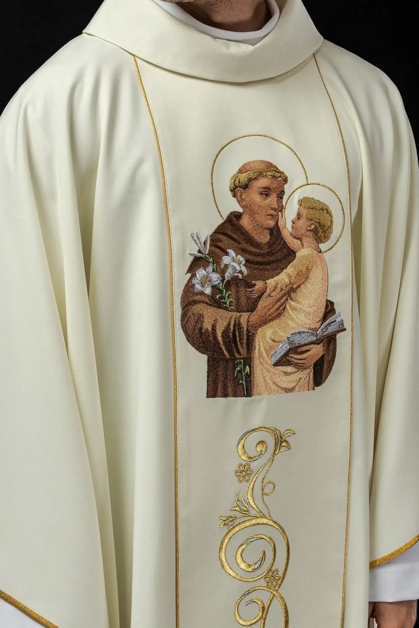 Chasuble brodée avec image de Saint Antoine