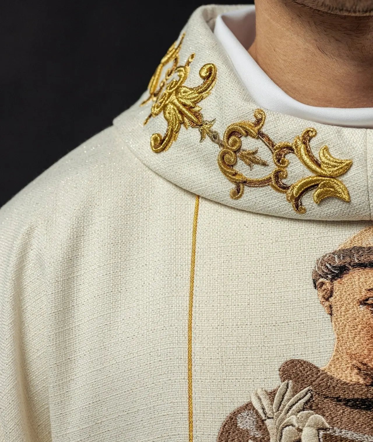 Chasuble brodée avec l'image de Saint Antoine