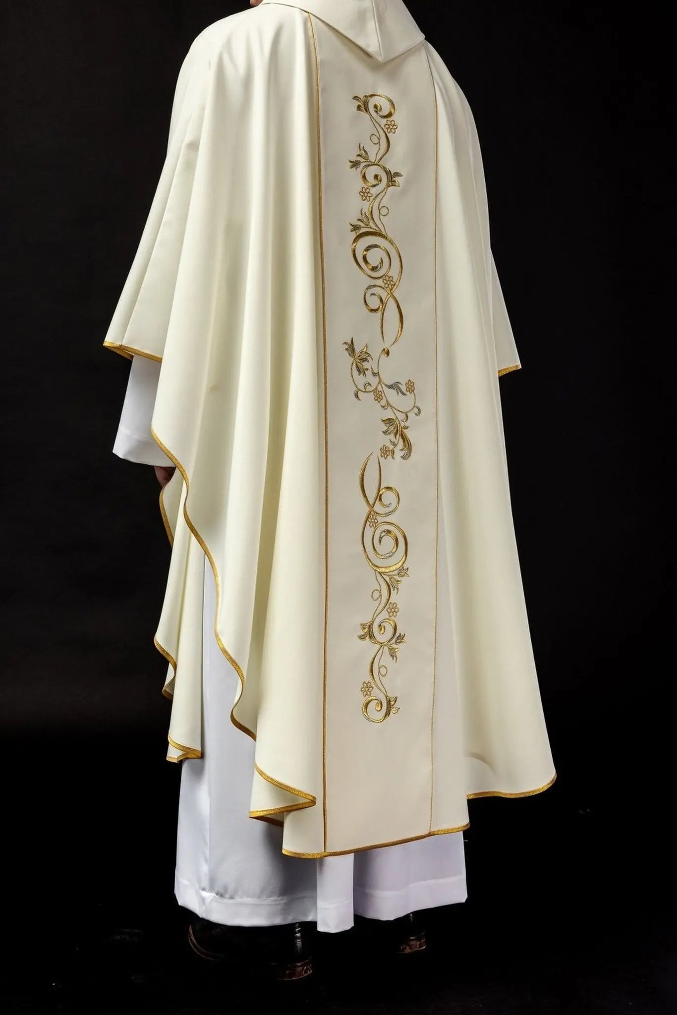 Chasuble brodée avec image de Saint Antoine