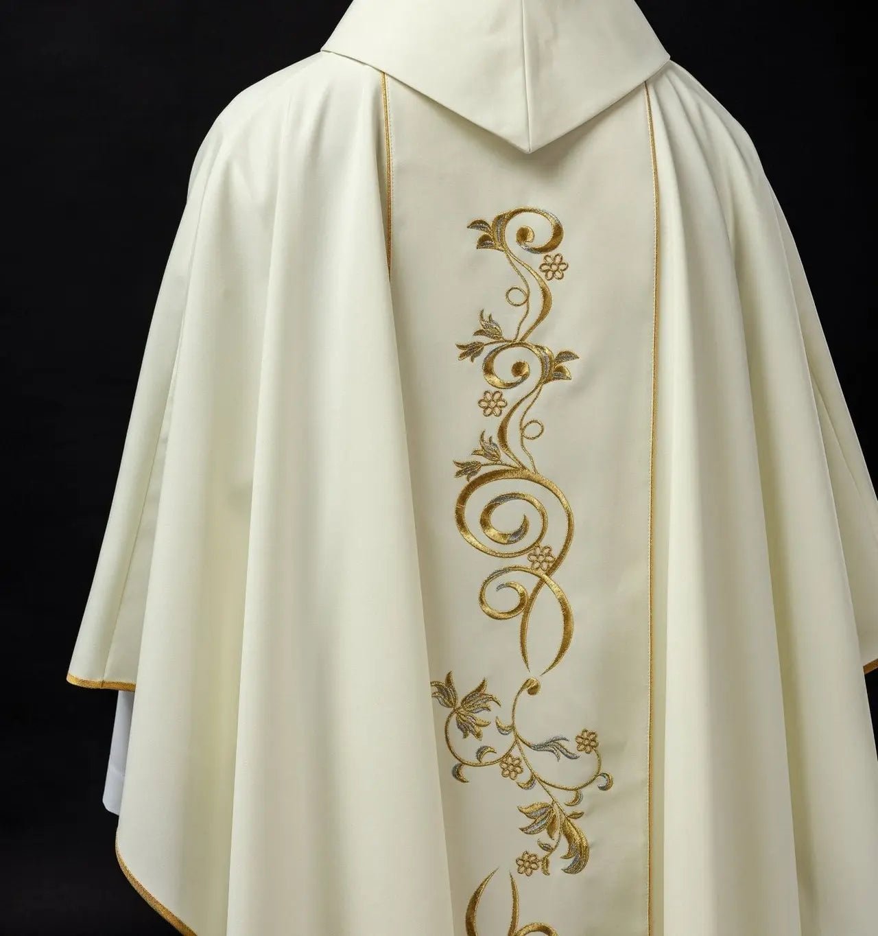 Chasuble brodée avec image de Saint Antoine