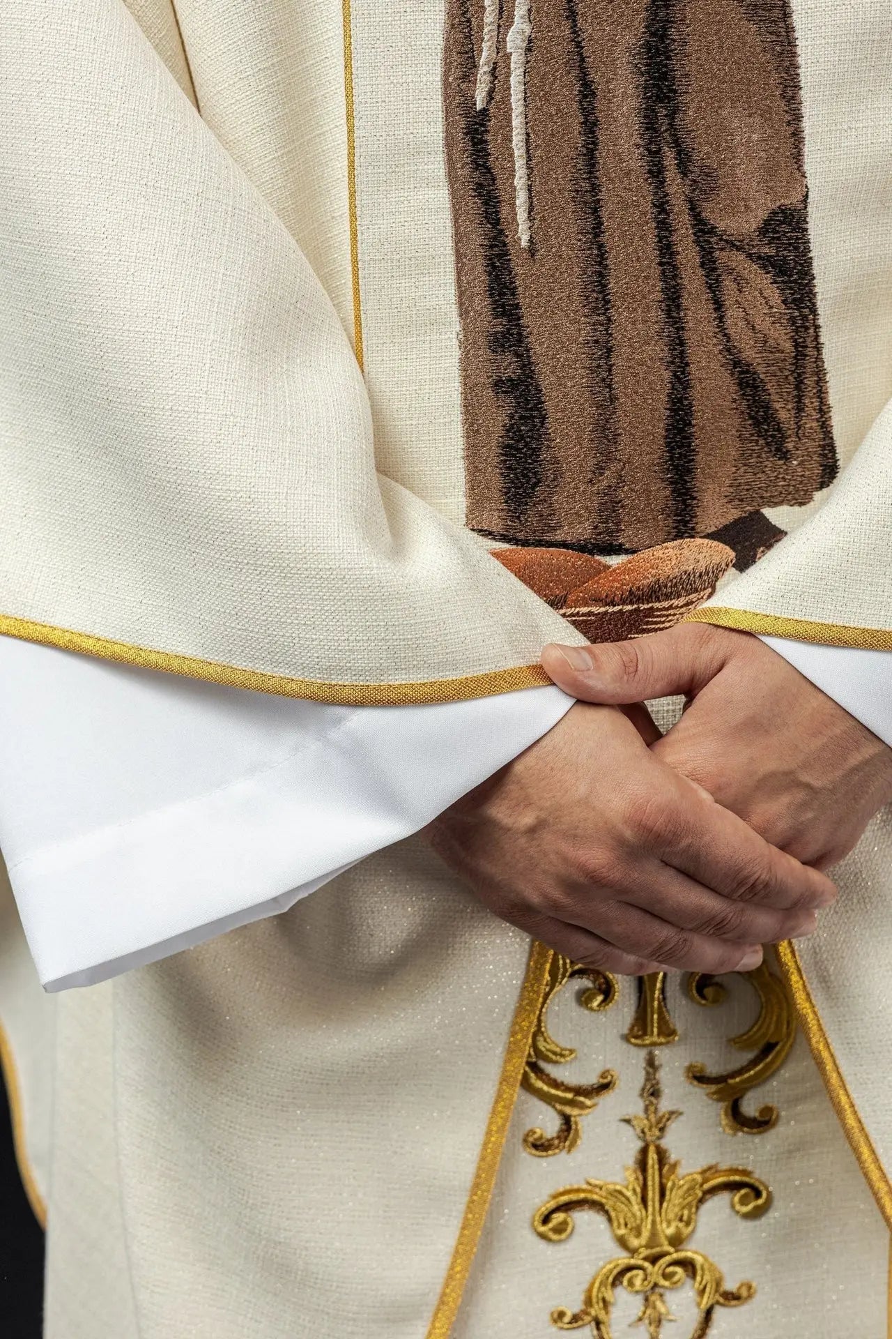 Chasuble brodée avec l'image de Saint Antoine