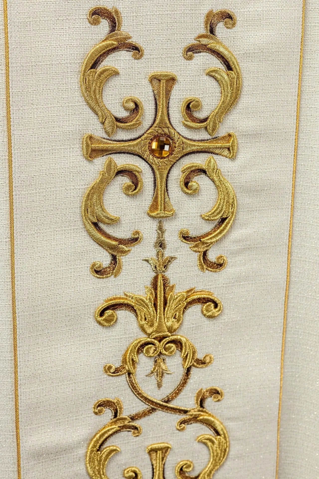Chasuble brodée avec l'image de Saint Antoine