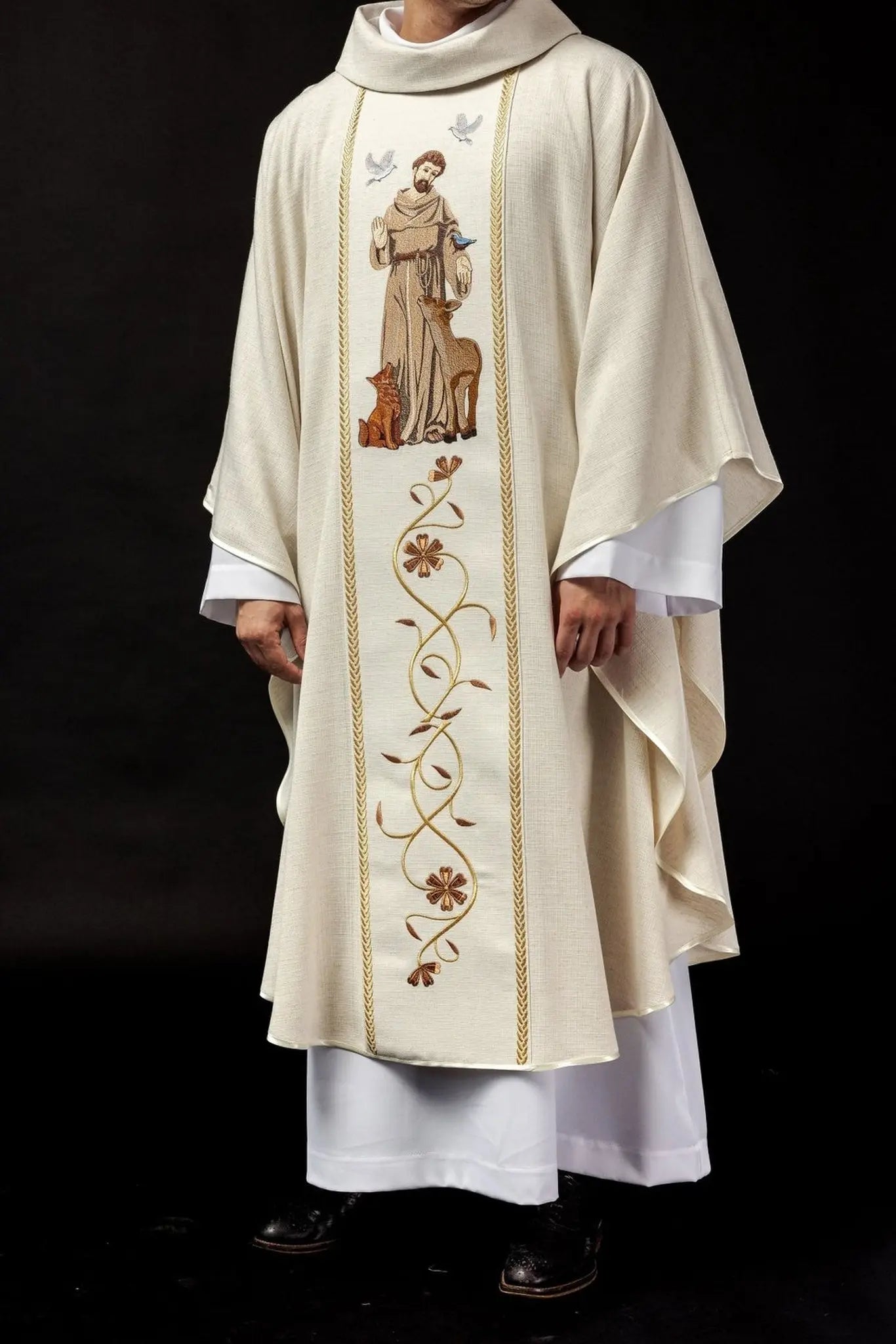 Chasuble brodée avec l'image de Saint François