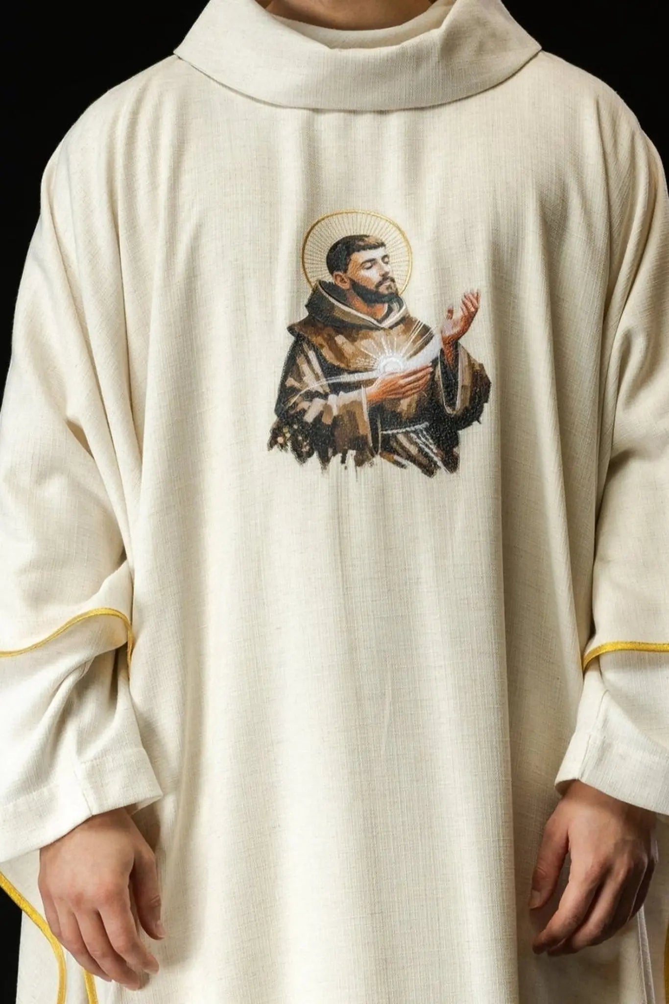 Chasuble brodée avec l'image de Saint François