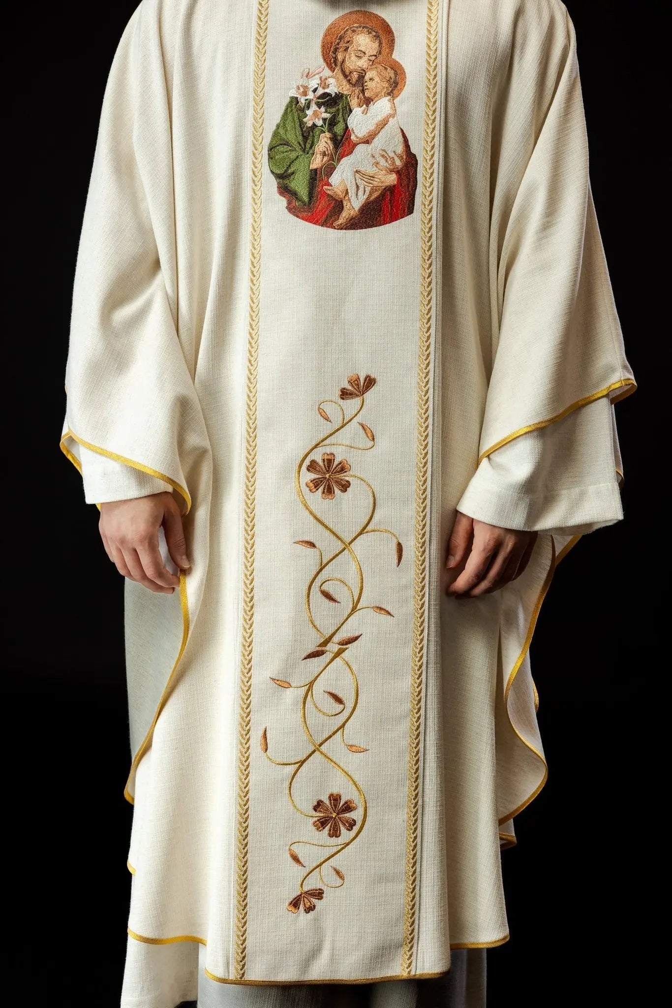 Chasuble brodée avec l'image de Saint Joseph